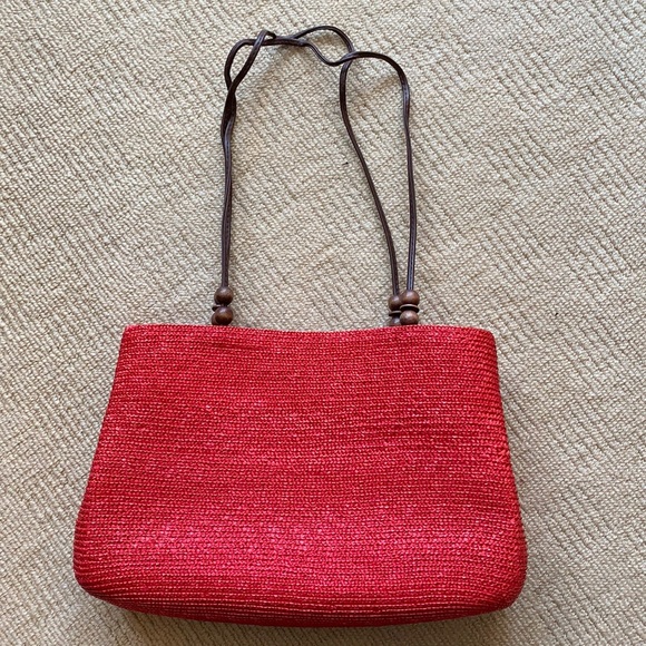 unbranded Handbags - ♥️☀️Red straw/rattan shoulder bag